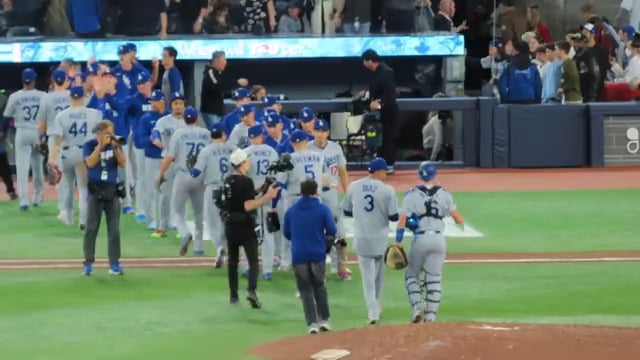 ブルージェイズ戦勝利後にマウンドへ向かう大谷翔平の姿が話題に（海外の反応）