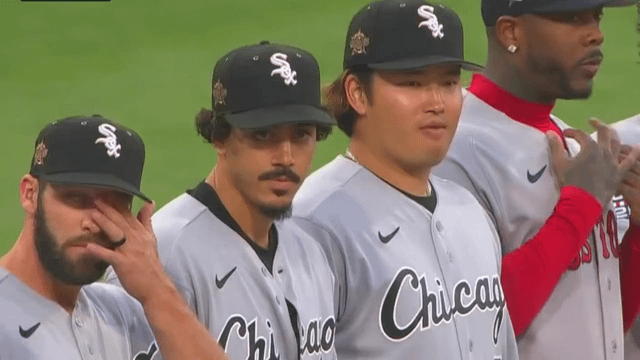 山本由伸と村上宗隆がオールスターで互いに深々とお辞儀(海外の反応)