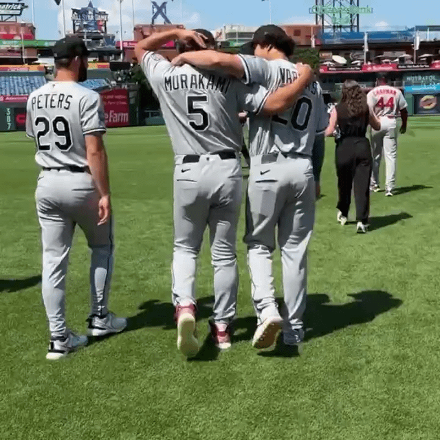 村上宗隆らホワイトソックスのオールスター選手たちが腕を組んで登場する姿にファン歓喜(海外の反応)